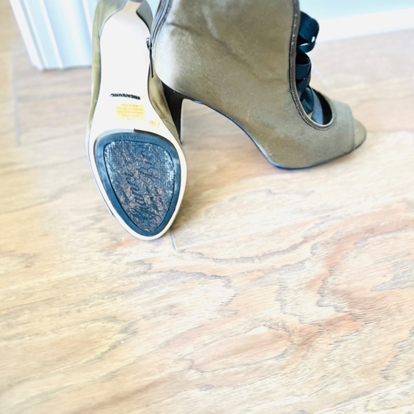 Shoes - Picture 6 of 6